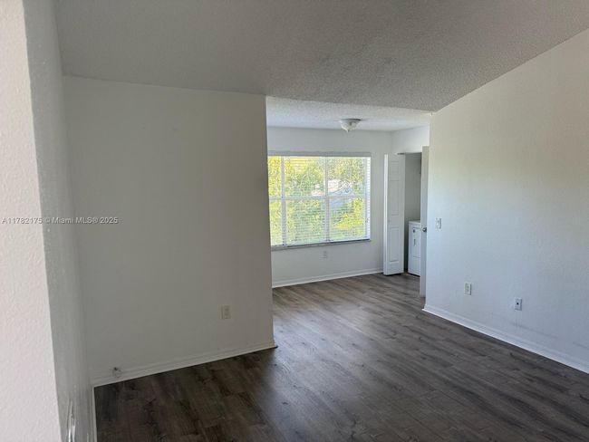 APT-2222 - 1401 Village Blvd, Condo with 2 bedrooms, 1 bathrooms and null parking in West Palm Beach FL | Image 8