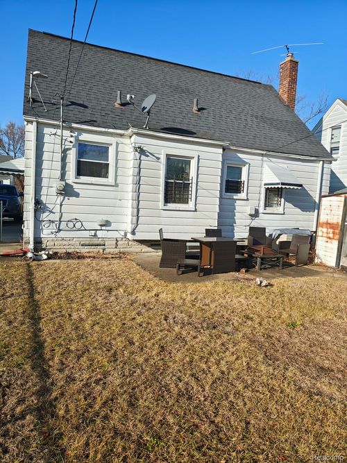 19510 Dresden St, Detroit, MI, 48205-1625 | Card Image