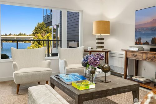 apt-302-2500 Canterbury Ln E, Seattle, WA, 98112-2564 | Card Image