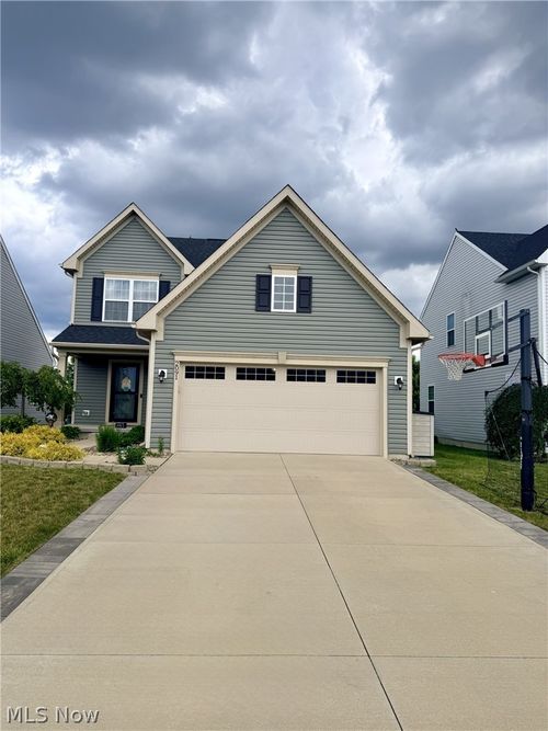 2091 Farroni Dr, Willoughby, OH, 44094-7187 | Card Image