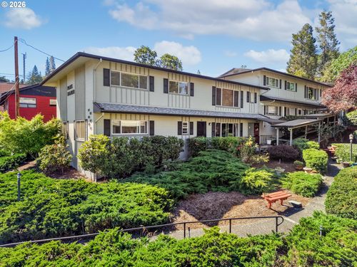 821 Se Mosher Ave, Roseburg, OR, 97470-3979 | Card Image