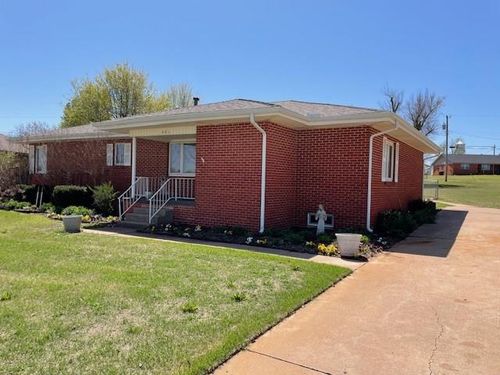 401 Memorial Dr, Okarche, OK, 73762-9228 | Card Image