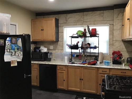 12020 Wilshire Dr, Detroit, MI, 48213-1728 | Card Image