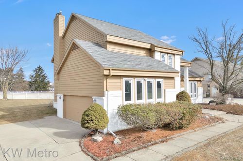 6250 Stonebridge, West Bloomfield, MI, 48322-3257 | Card Image