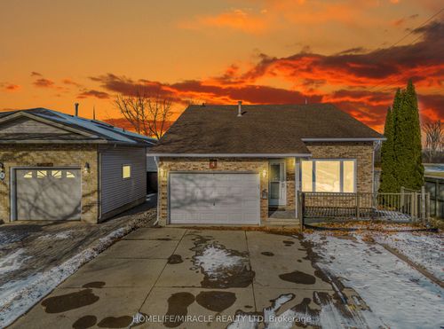 4 Eastwood Dr, Welland, ON, L3C6W3 | Card Image