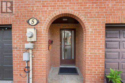 5 Briar Path, Brampton, ON, L6T2A2 | Card Image