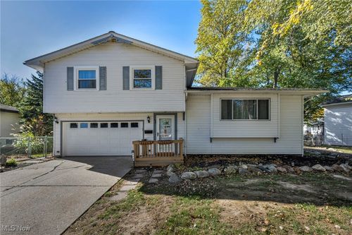 158 E Overlook Dr, Eastlake, OH, 44095-1106 | Card Image