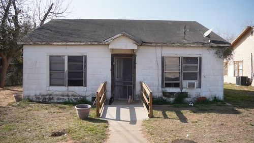 307 N Maria St, Hebbronville, TX, 78361-2803 | Card Image