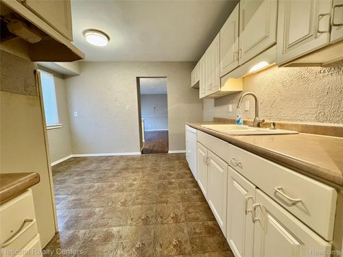 185 Gage St, Pontiac, MI, 48342-1638 | Card Image