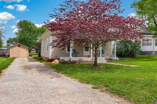 604 Vermont Ave, Holton, KS, 66436-2038 | Card Image