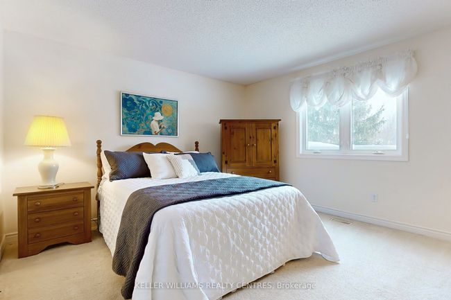 32 Petch Cres, House other with 4 bedrooms, 3 bathrooms and 4 parking in Aurora ON | Image 23