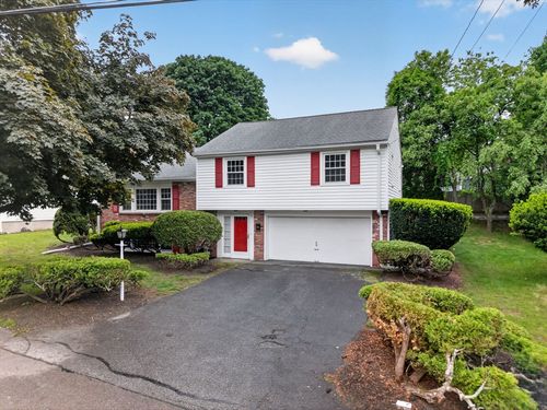4 Apache Trl, Medford, MA, 02155-1471 | Card Image