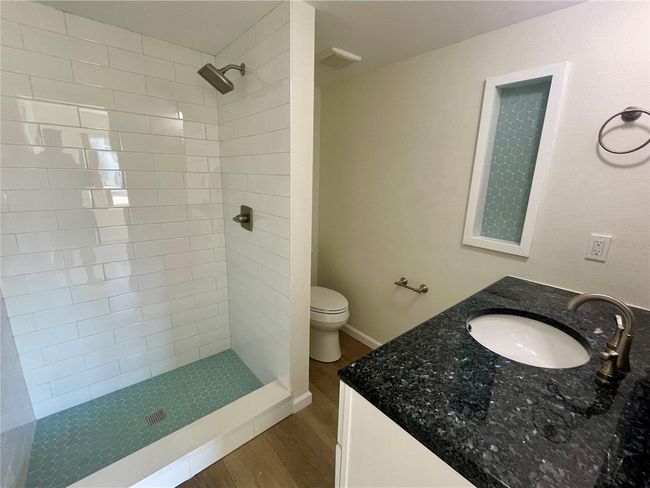 Bathroom 1 | Image 15