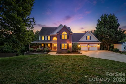 4616 20th Street Pl Ne, Hickory, NC, 28601-8619 | Card Image