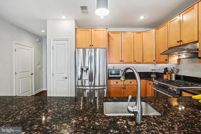 APT-104C - 1811 14 Th St N, Condo with 2 bedrooms, 3 bathrooms and null parking in ARLINGTON VA | Image 11