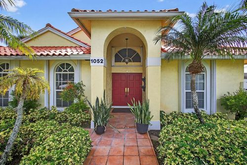 1052 W Shore Dr, West Palm Beach, FL, 33406-5151 | Card Image