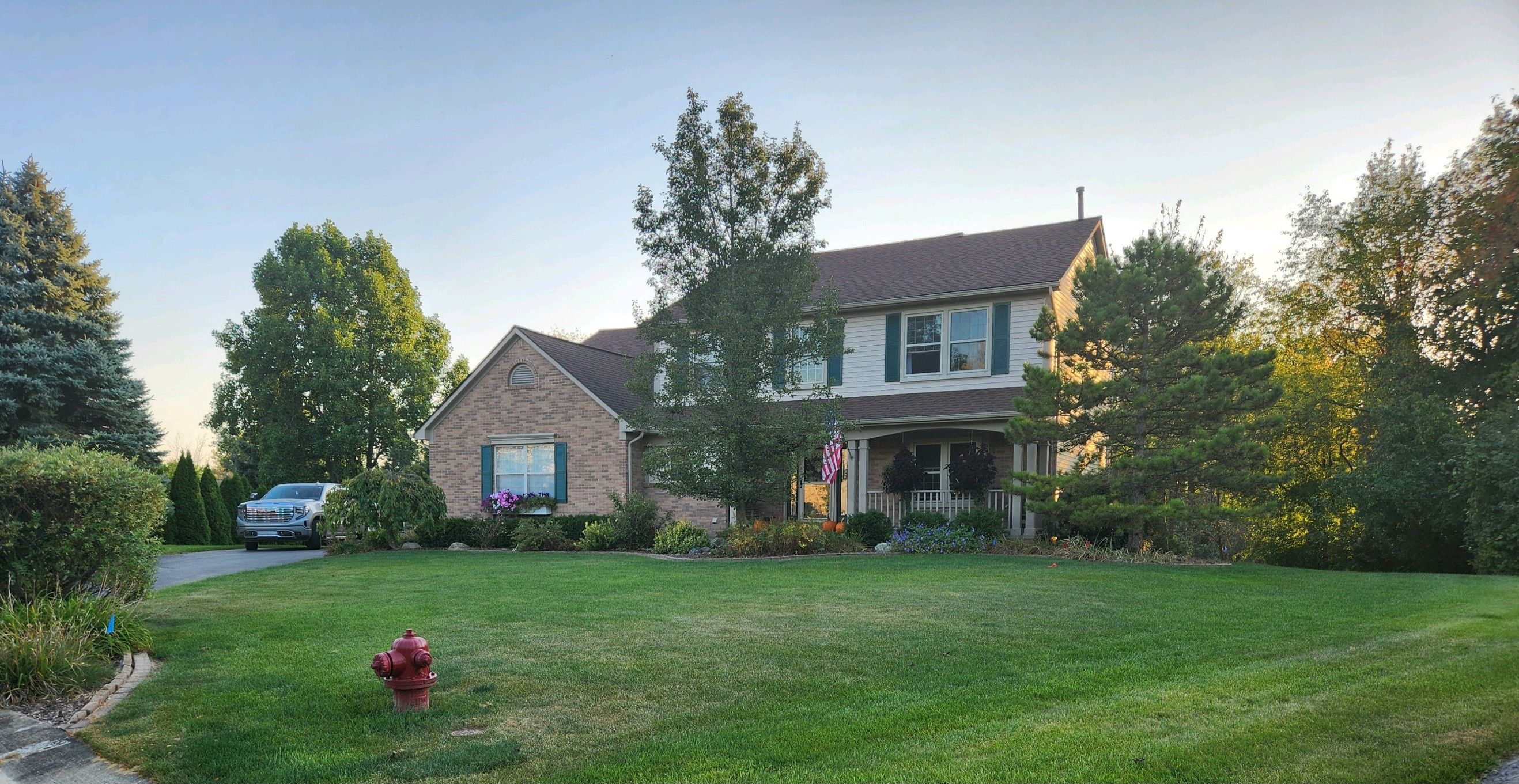 Chestnut Cir, Lake Orion, MI 48360