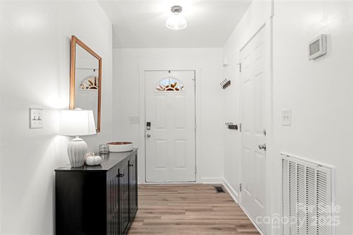 517 Kittiewake Ln, Clover, SC, 29710-1195 | Card Image