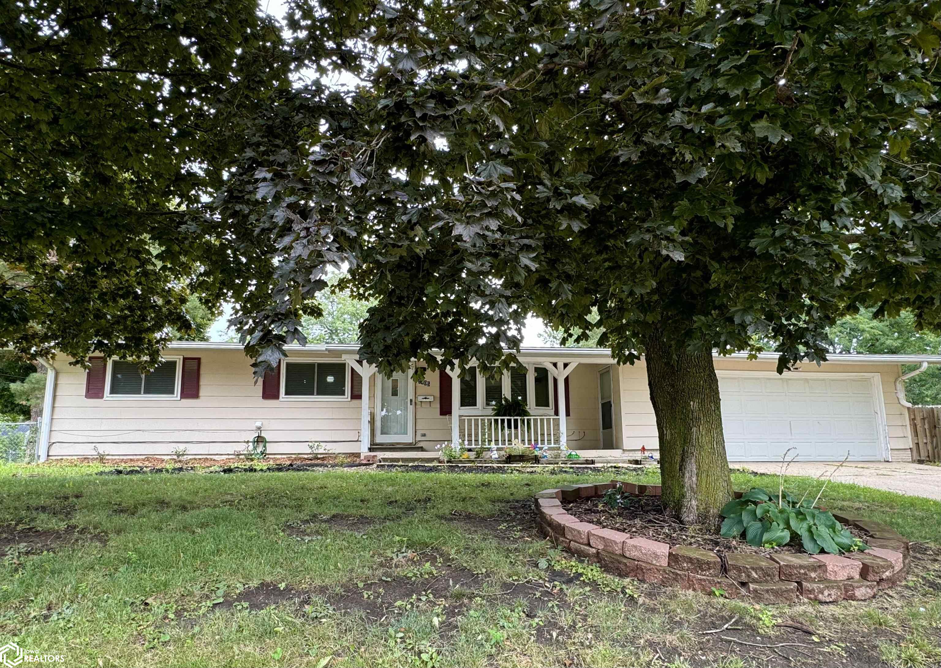 Hewitt St, Creston, IA 50801