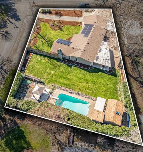 2860 W Griffin Creek Rd, Medford, OR, 97501-9634 | Card Image