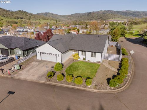 101 Pleasant View Loop, Roseburg, OR, 97471-8118 | Card Image
