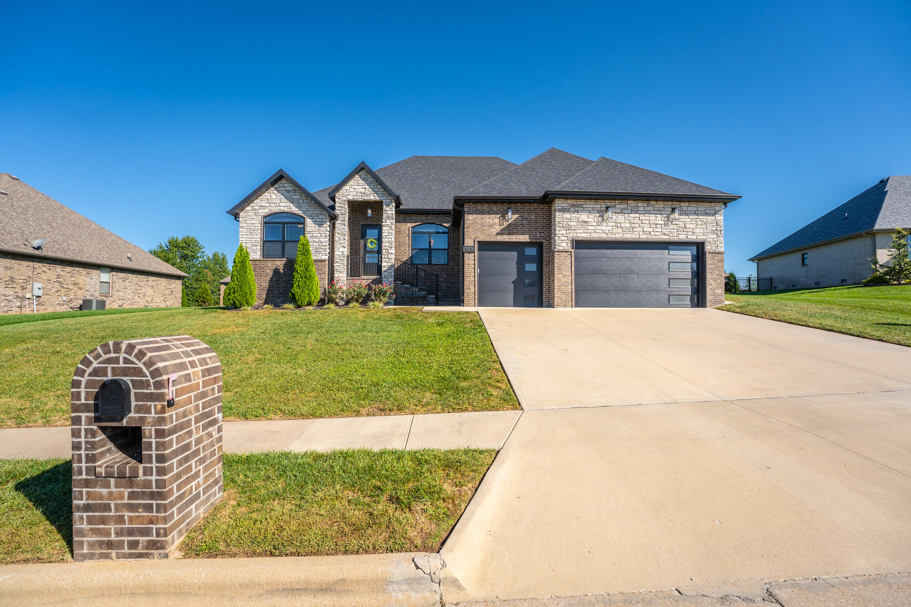 Long Dr, Republic, MO 65738
