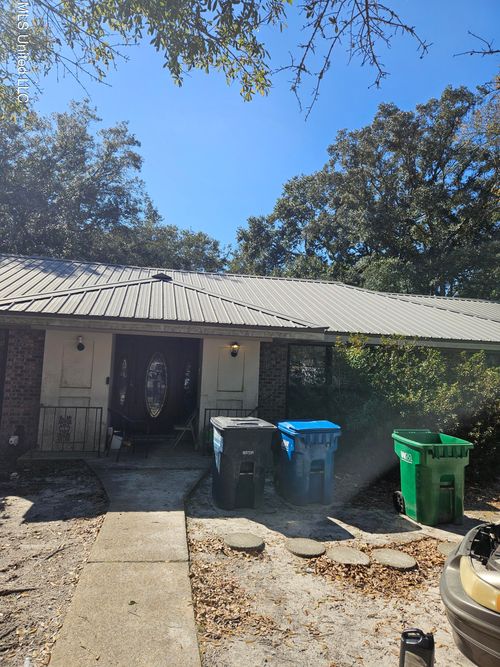 211 Turnberry Ct, Ocean Springs, MS, 39564-9042 | Card Image