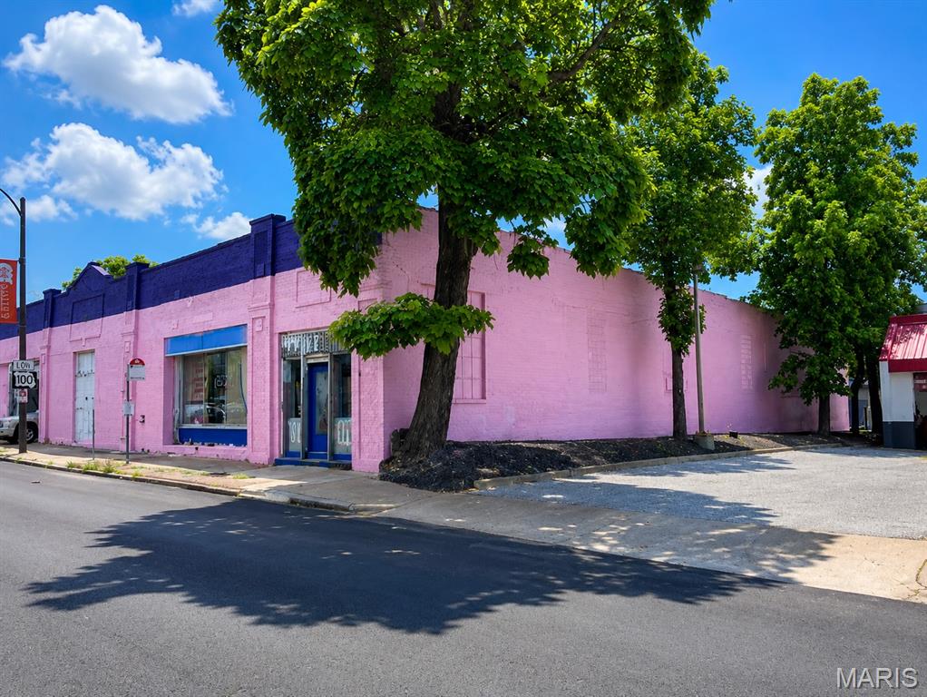 4570 Manchester Ave, Saint Louis, MO 63110