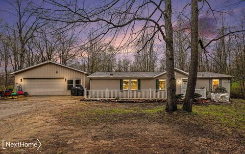 5720 Chambers Rd, Mayville, MI, 48744-9769 | Card Image