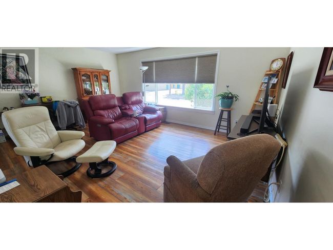 1989 Glencaird St, Home with 3 bedrooms, 1 bathrooms and 1 parking in Lumby BC | Image 7