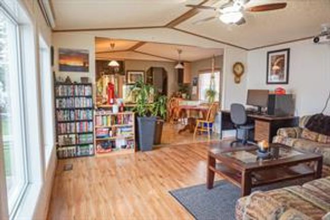 28 - 5800 46 St, Home with 2 bedrooms, 1 bathrooms and 2 parking in Olds AB | Image 4