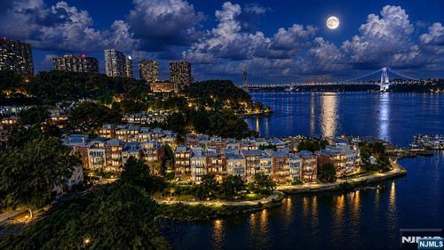 6 Vela Way, Edgewater, NJ, 07020-1564 | Card Image