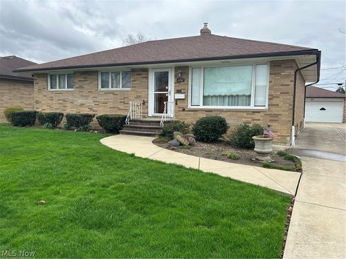 4716 Forest Edge Dr, Brooklyn, OH, 44144-3159 | Card Image