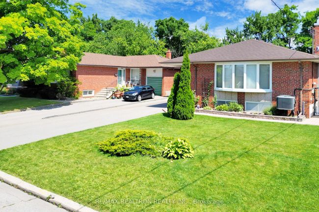 94 Camborne Ave, House other with 4 bedrooms, 2 bathrooms and 5 parking in North York ON | Image 40