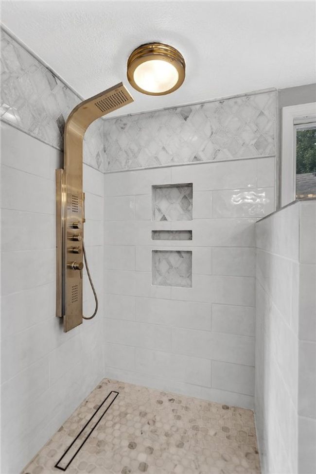 Luxurious shower | Image 22