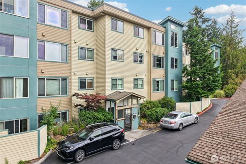 208-2222 Ne 92nd St, Seattle, WA, 98115-3304 | Card Image