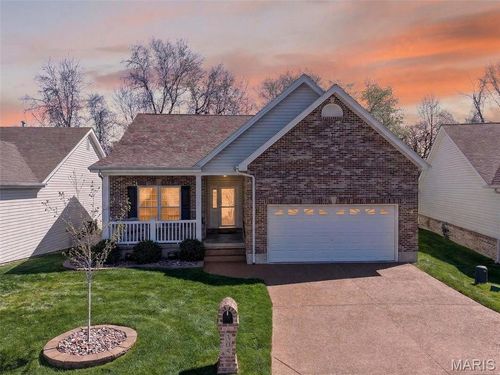 305 Newport Dr, Saint Peters, MO, 63376-6427 | Card Image