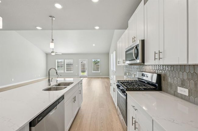 1472 Waggoner Ranch Trl, House other with 5 bedrooms, 4 bathrooms and 2 parking in Conroe TX | Image 11