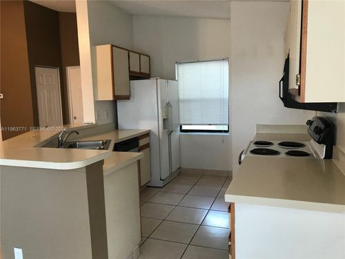 apt-315-9999 Summerbreeze Dr, Sunrise, FL, 33322-5852 | Card Image