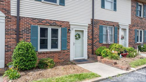 64-1330 5th St Ne, Hickory, NC, 28601-2064 | Card Image