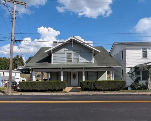 329 S Chestnut St, Barnesville, OH, 43713-1373 | Card Image