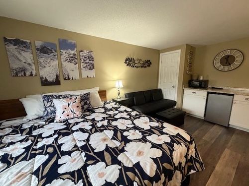 207-2955 White Mountain Hwy, North Conway, NH, 03860-5111 | Card Image