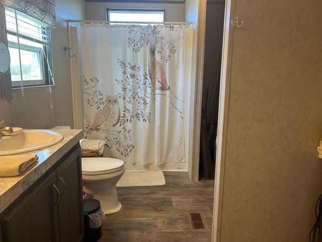 Master Bathroom | Image 21