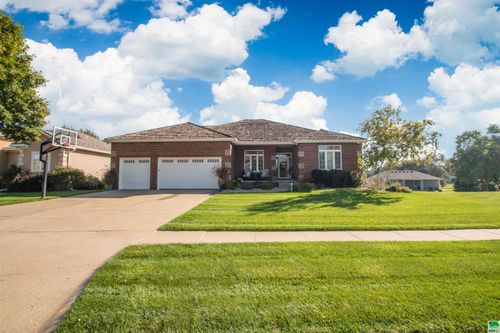4724 Grayhawk Ridge Dr, Sioux City, IA, 51106-9721 | Card Image