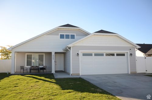 805 N 980 W, Tremonton, UT, 84337-2585 | Card Image