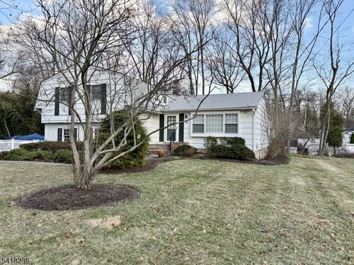8 Johnston Dr, Morristown, NJ, 07960-6043 | Card Image