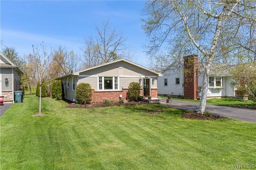 71 Sunset Dr, Niagara Falls, NY, 14304-3717 | Card Image