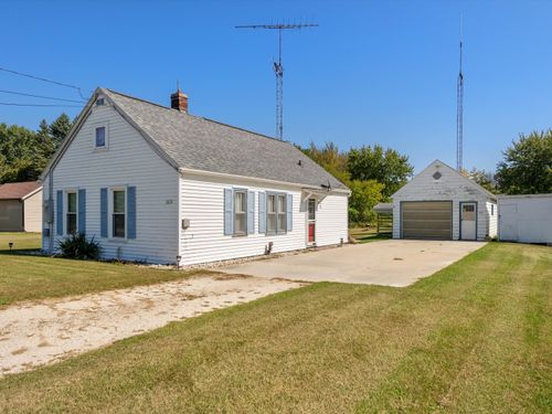 3217 S 15th St, Manitowoc, WI, 54220-6935 | Card Image