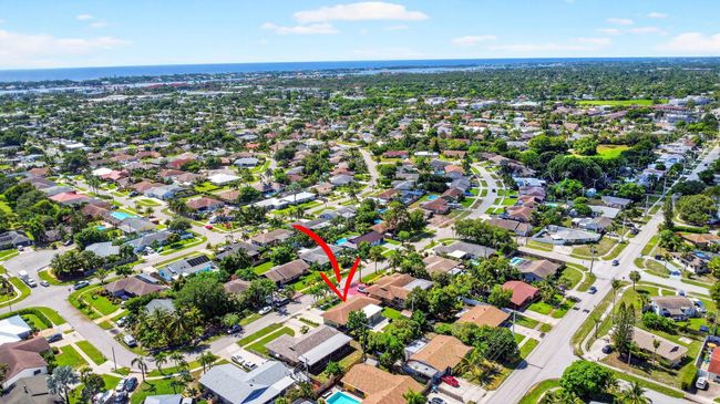 735 La Costa Way, House other with 3 bedrooms, 2 bathrooms and null parking in Lantana FL | Image 42