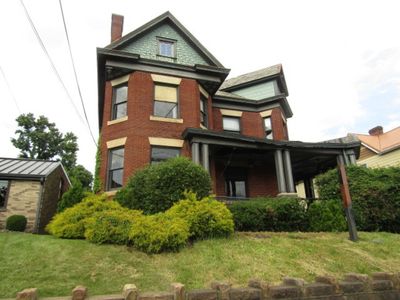 246 W Main St., Home with 2 bedrooms, 2 bathrooms and 2 parking in Uniontown PA | Image 2